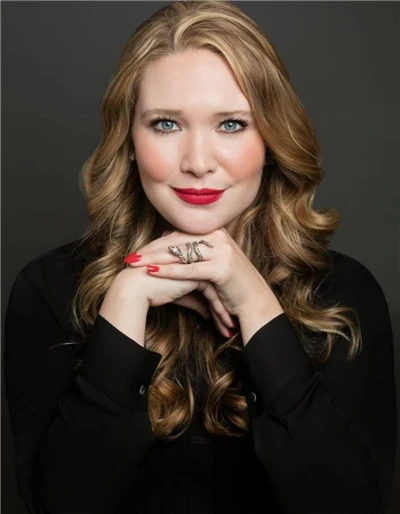 Sarah J. Maas